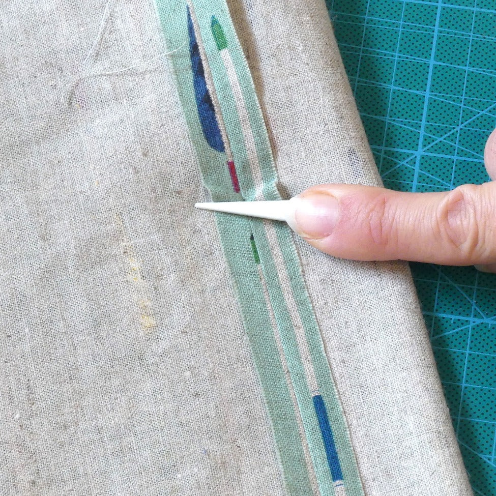 Holding down a seam with the finger presser