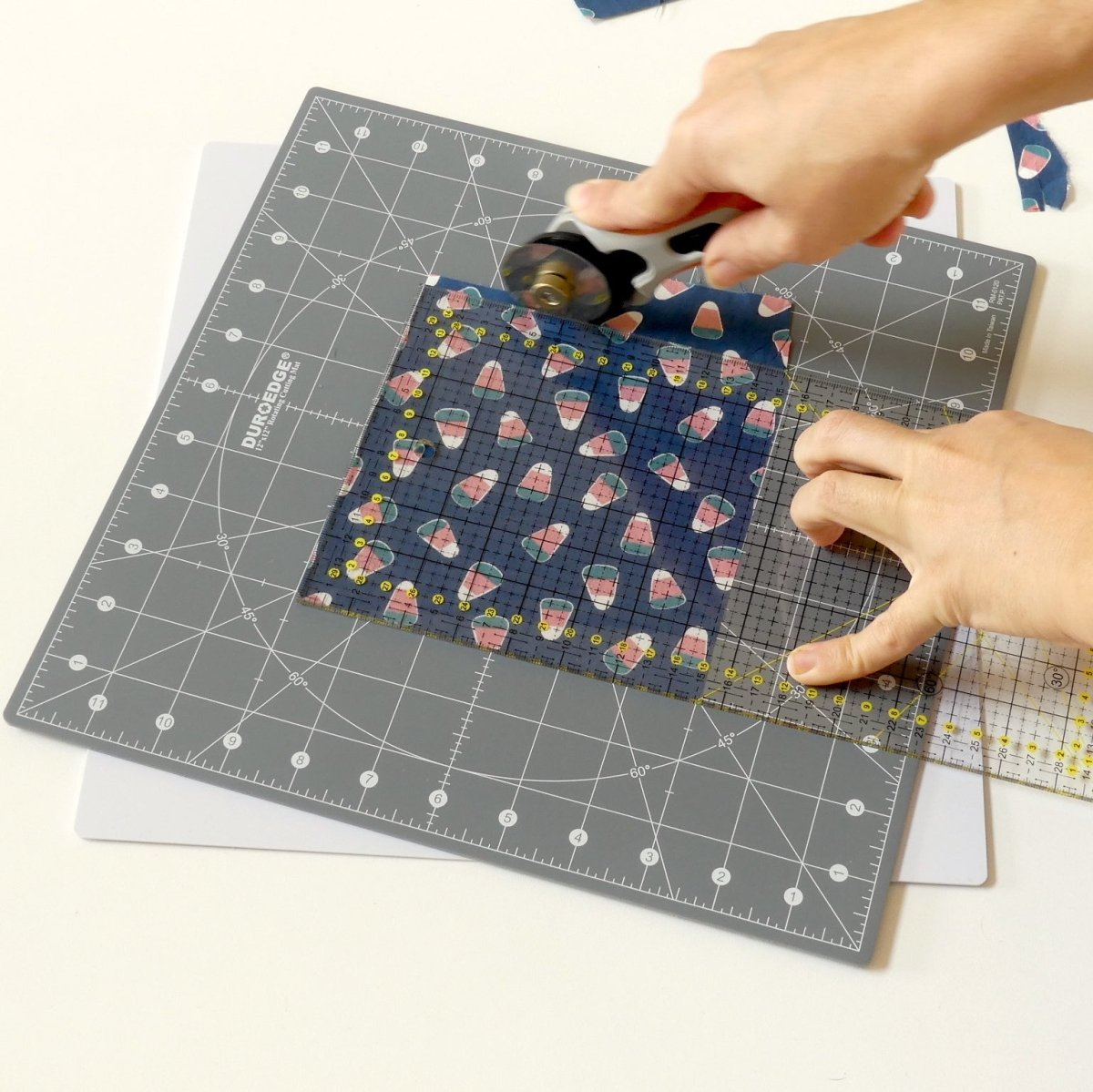 CLOSEOUT - Self - Healing Rotating Cutting Mat | Green - MadamSew