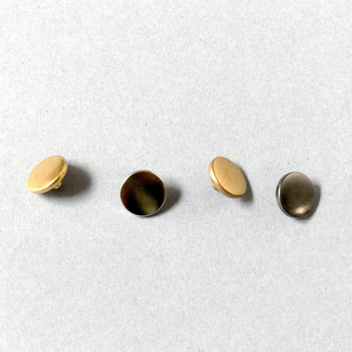2 colors of buttons of the metal snap button set on display