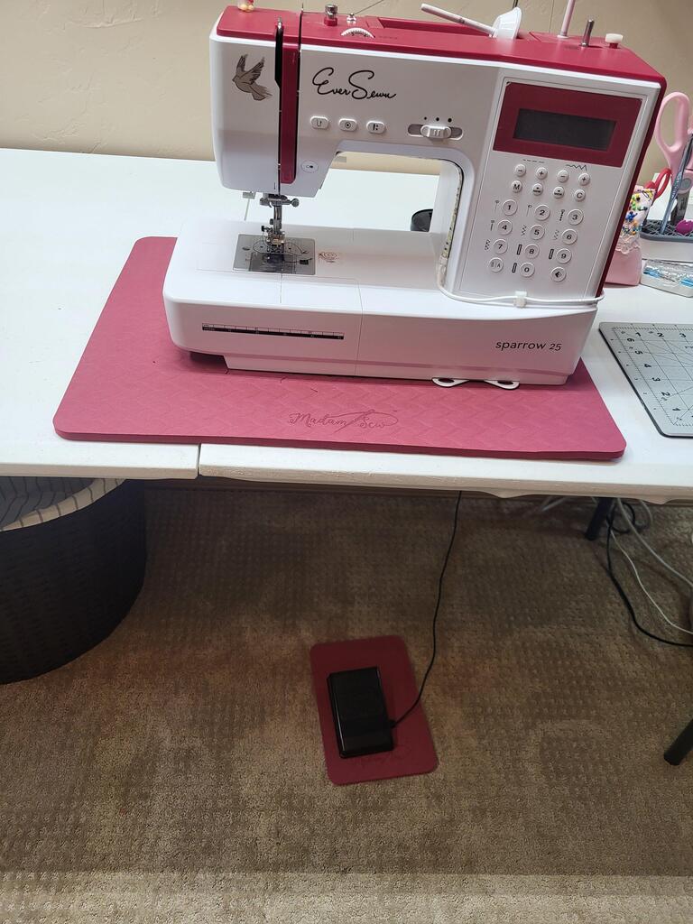 Machine pedal mat and a sewing mat