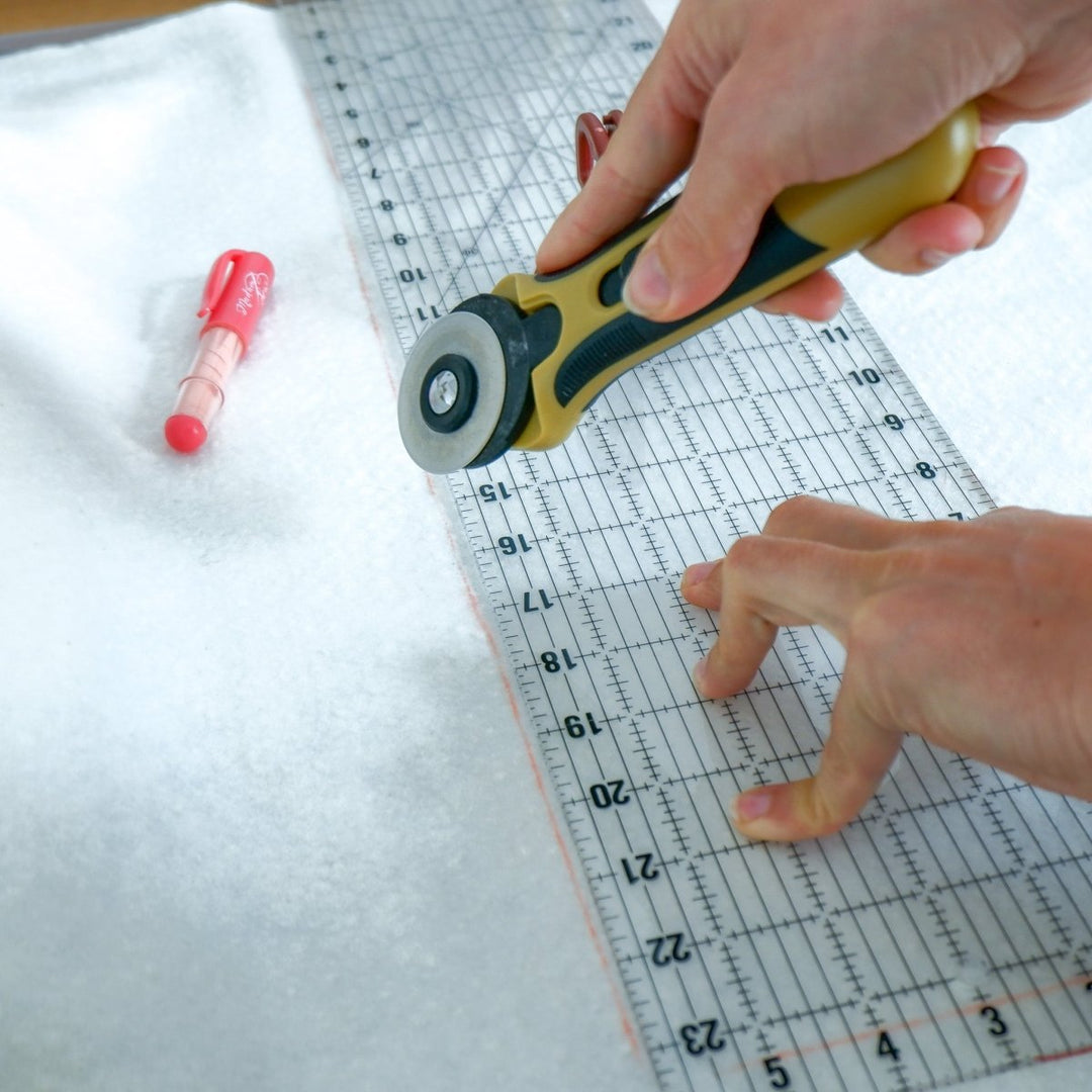 Quilt Thread Cutter Rotary Cutter to cut fabrics for quilting & sewing - 28mm – MadamSew