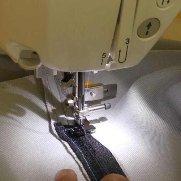 Sewing zippers with Adjustable Zipper Foot