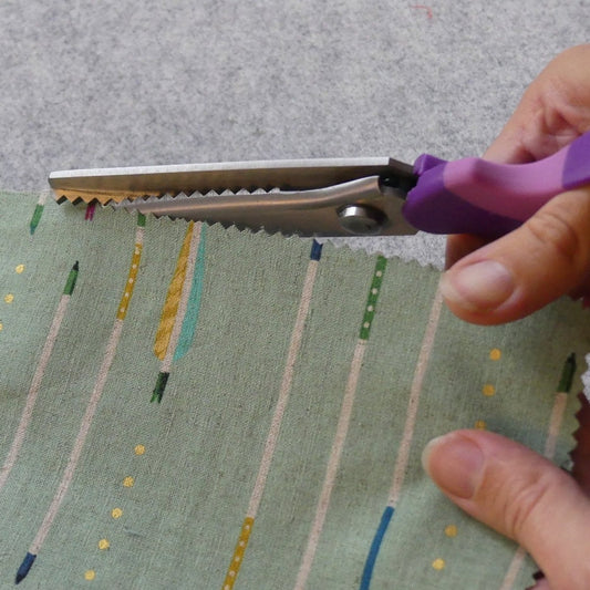 cutting fabrics with pinking shears